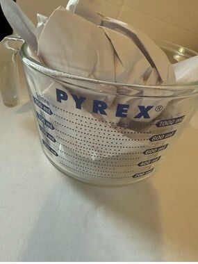 Vintage 1960s PYREX 4 Cup Glass Measuring Cup 1 Quart #532 Blue Lettering Rate